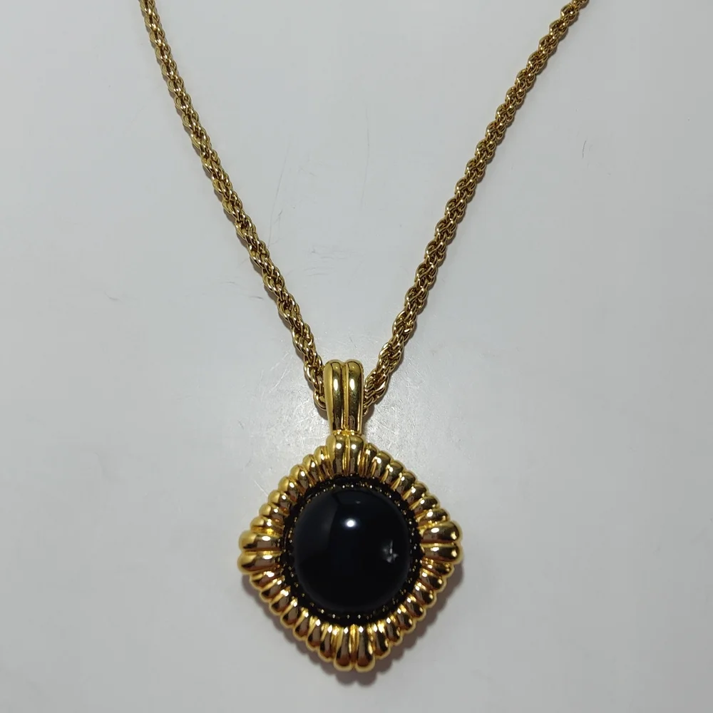 Vintage KJL Kenneth Jay Lane Black Cabochon Pendant Necklace Gold Tone Rope - Picture 10 of 10